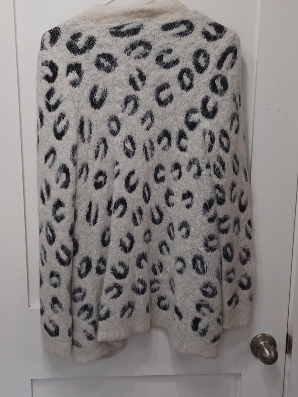 Soft Animal Print Leopard Spot Eyelash Fuzzy Cardigan Sweater Medium - Picture 6 of 6